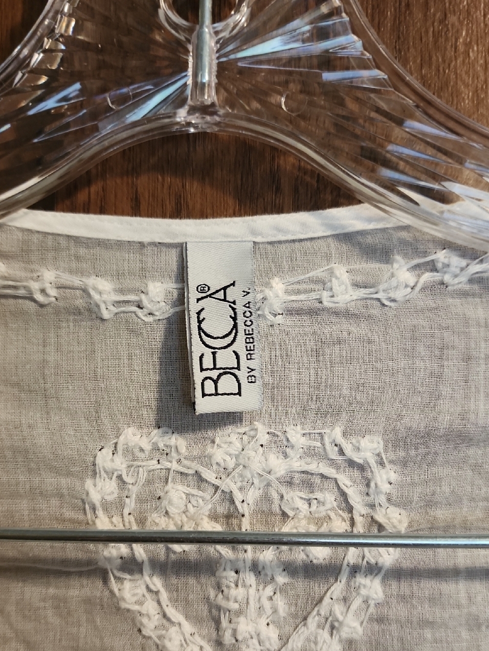 BECCA Beautiful White Embroidered Swim Coverup Tunic M/L - Picture 4 of 6